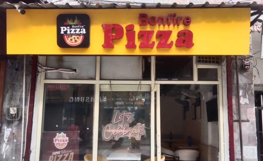Bonfire-Pizza-Rishikesh-Tilak-Road