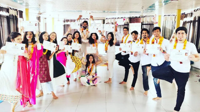 7 Chakras Yoga School