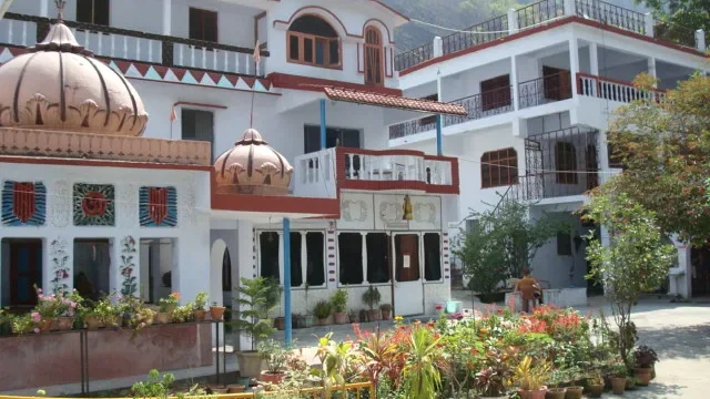 Phool Chatti Yoga Ashram
